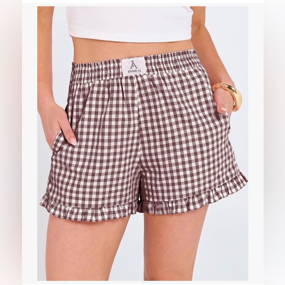 NWT Brown and White Gingham Ruffle Edge Shorts-M
